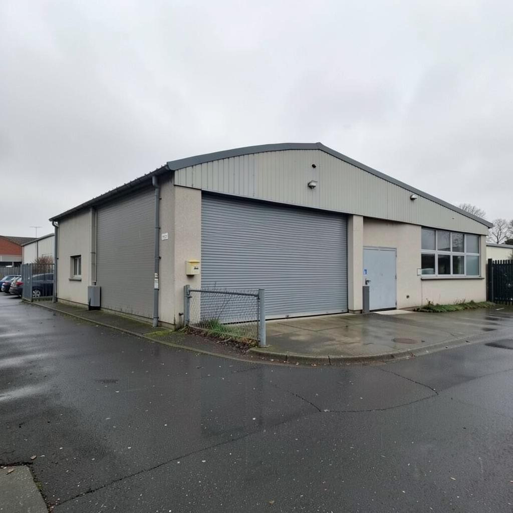 Storage yard with portacabin, 0.6 acres